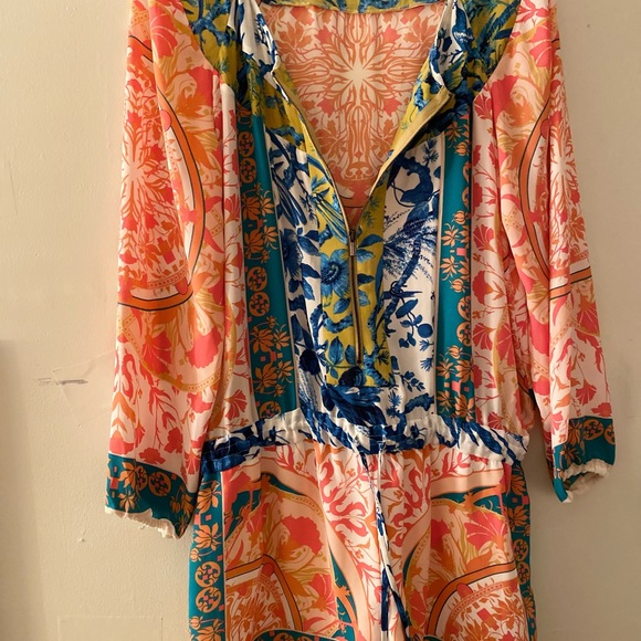 Iconic BCBG Max Azria floral, colourful and classy onesie with cinch tie waist - Picture 1 of 3